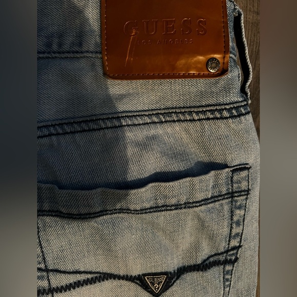 Men's  GUESS Classic Blue Jeans - Picture 6 of 6